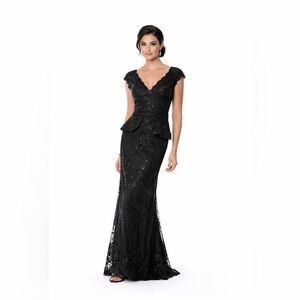 Montage by Mon Cheri Black Lace Peplum Evening Gown – V Neck Formal Dress Size 4